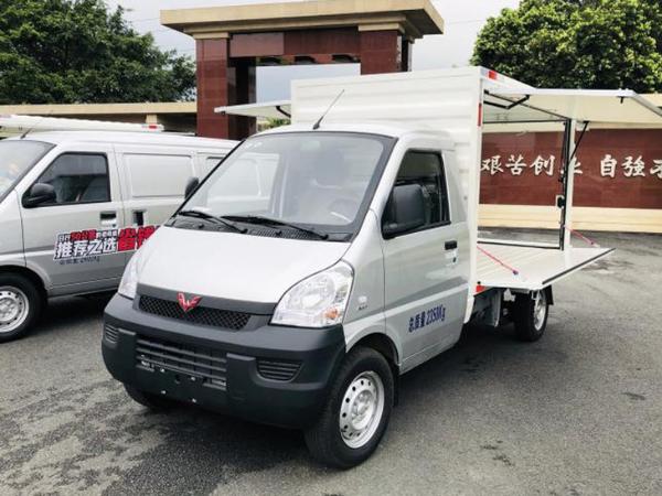 最便宜仅需5.58万元 五菱荣光带你去摆地摊