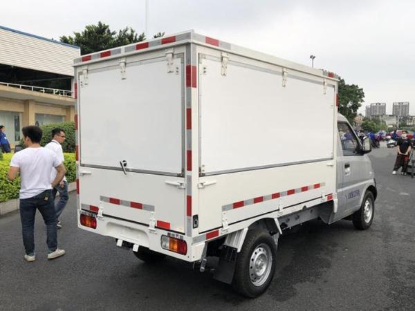 最便宜仅需5.58万元 五菱荣光带你去摆地摊