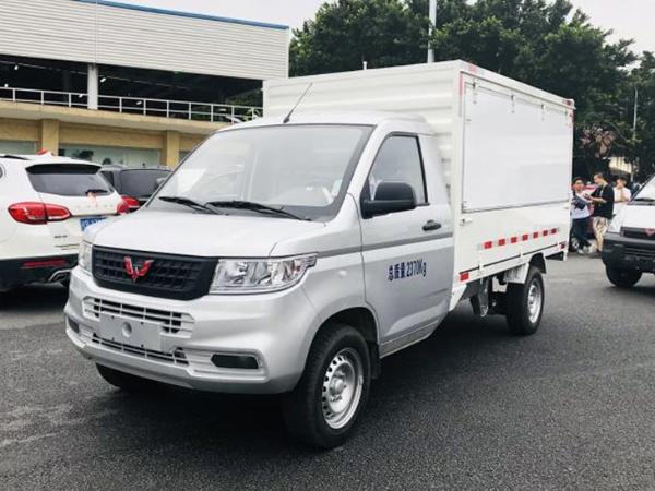 最便宜仅需5.58万元 五菱荣光带你去摆地摊