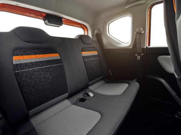 预售价也才2.98万元起，五菱带来了一款怎样的纯电动车？