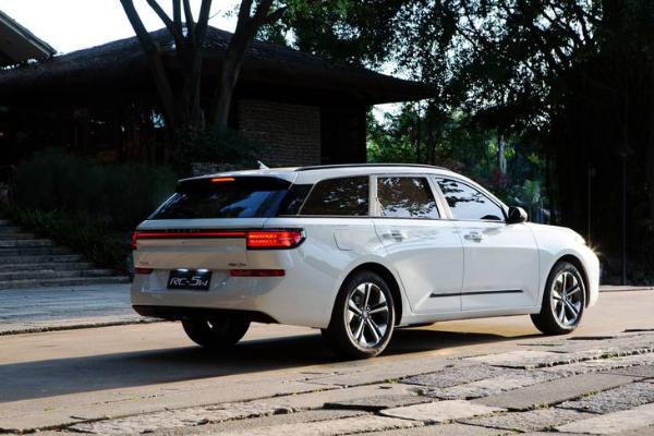 新宝骏RC-5预售6.98万元起 提供旅行版车型 搭1.5L及1.5T发动机