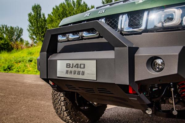 售26.99万元 北京BJ40雨林穿越版上市/原厂改装套件