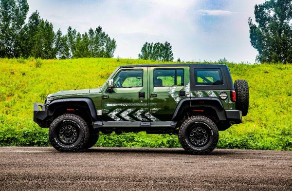 售26.99万元 北京BJ40雨林穿越版上市/原厂改装套件