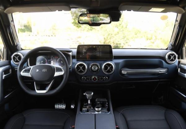 售26.99万元 北京BJ40雨林穿越版上市/原厂改装套件