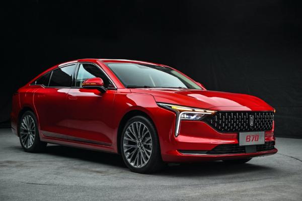 全新奔腾 B70内饰官图 设计前卫 多屏联动