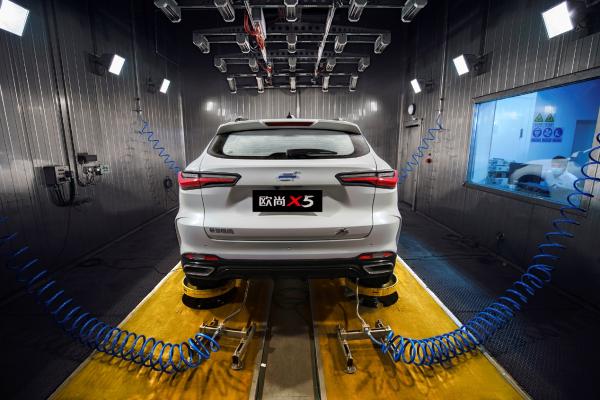 年轻就是一股劲儿,长安欧尚X5执着“虐车”磨炼品质