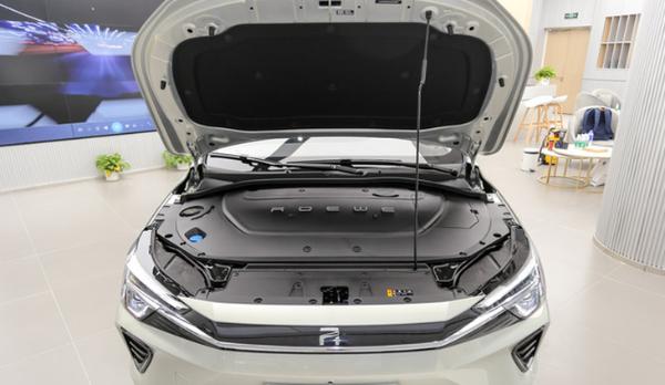 荣威R ER6正式上市 补贴后售价16.28万元起 NEDC续航620km