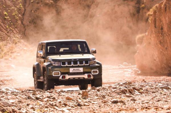 BJ40|短轴设计+三把锁 越野人最爱的“短刀”BJ40致敬2020版售16.99万起