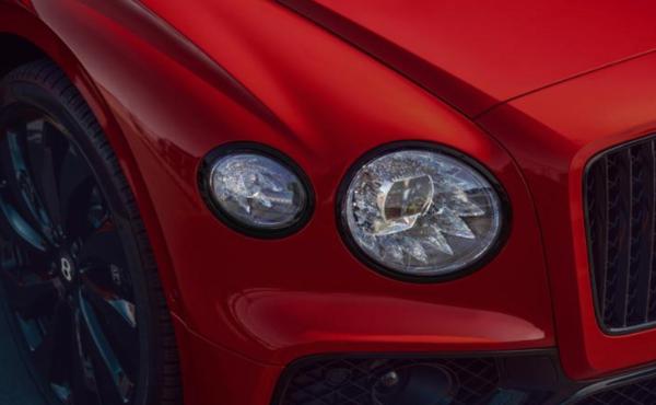 全新宾利飞驰V8车型官图发布 零百加速仅需4.1秒