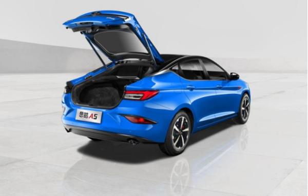 思皓A5正式上市 售7.88万起 换装全新品牌LOGO