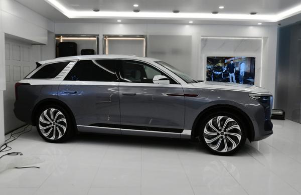 中国豪华旗舰大型SUV红旗E-HS9正式上市，售价50.98万元起