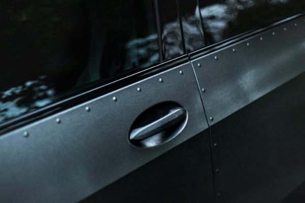 宝马X7 M50i特别版官图发布 整车多处铆钉加持
