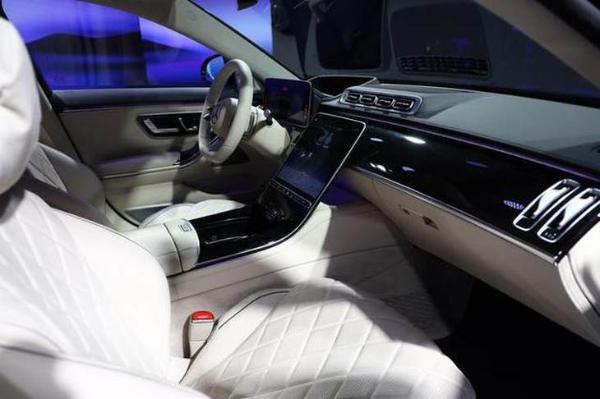全新一代奔驰S级正式上市 售价区间89.98-181.88万元