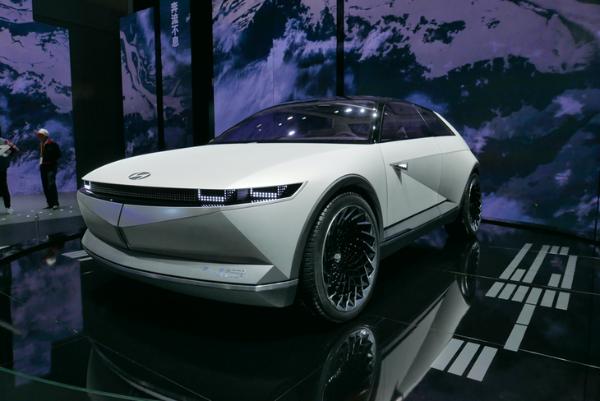 现代IONIQ 5最新预告图 高度还原概念车设计 支持电池电量转移