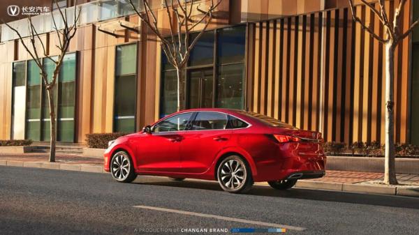 新款逸动PLUS哪款值得买？ 1.4T DCT尊贵版选它没错！