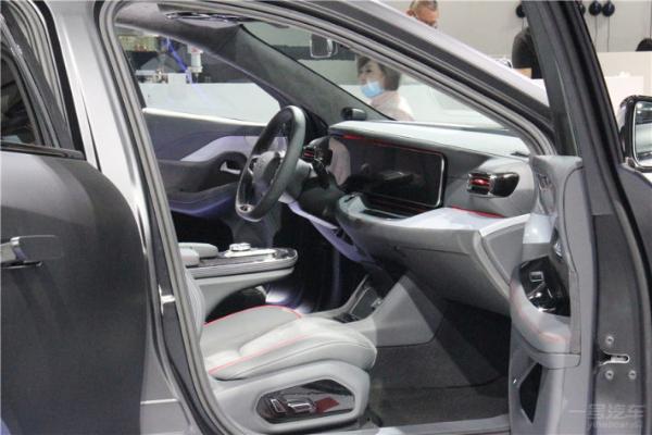 极狐阿尔法S 华为HI版上海车展开启预售，分别为38.89和42.99万元