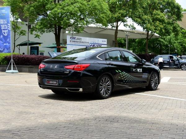 基于燃油版打造 红旗H5-FCEV正式亮相 续航约520km