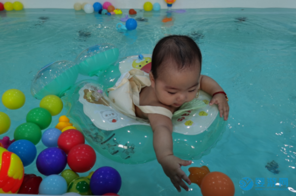 宝宝三岁前必须养成的习惯，游泳排在第一