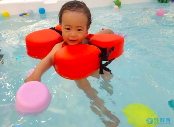 婴儿游泳有利于宝宝生长，这些注意事项也要了解