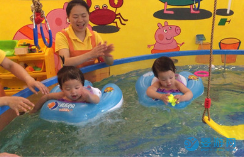 婴幼儿游泳比的从来不是速度，而是态度