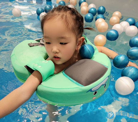 培养婴幼儿游泳的兴趣，很简单却大有作用