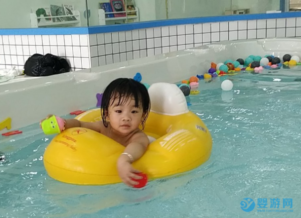 经常参加游泳的宝宝就是优秀，不接受任何反驳