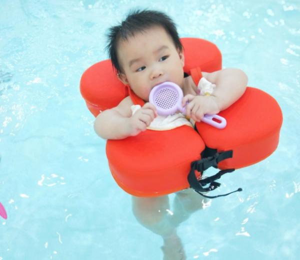 婴幼儿夏日舒适指南——游泳，锻炼身体且快乐