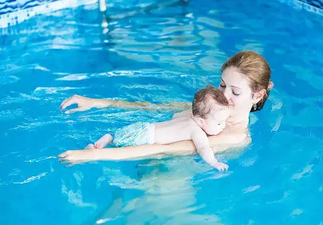 别总以忙为借口不带孩子游泳，错过了就很难回去了
