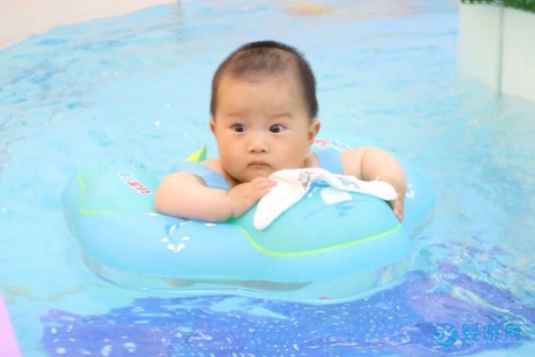 对宝宝越重视的家长，就越坚持带宝宝游泳