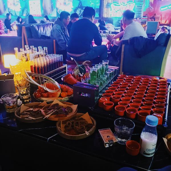 酒馆的生意藏在社交里