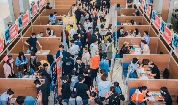 保就业该多一些万达