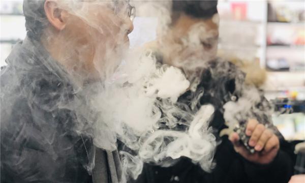 旧金山青少年吸烟率翻倍飙升！耶鲁大学：电子烟口味禁令让烟民用回卷烟