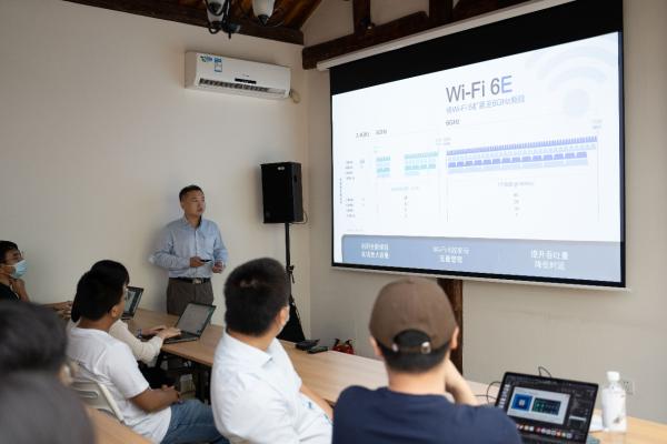 高通胡鹏：丰富产品技术组合 推动Wi-Fi 6加速普及