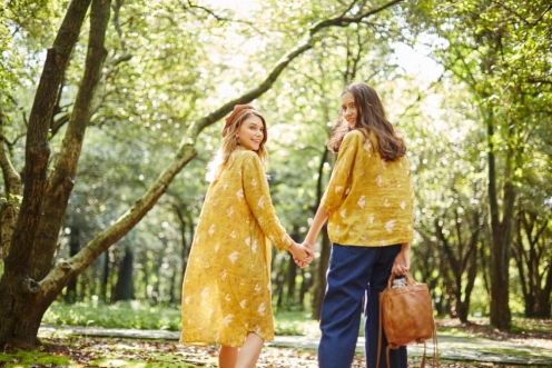 飞鸟和新酒荣获2017“年度自然系女装领导品牌”