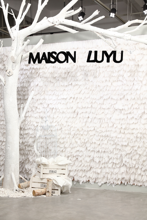 MAISONLUYU释出2018秋冬系列,理性时装主义诠释“慕白之冬”