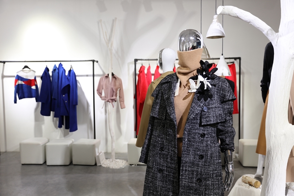 MAISONLUYU释出2018秋冬系列,理性时装主义诠释“慕白之冬”