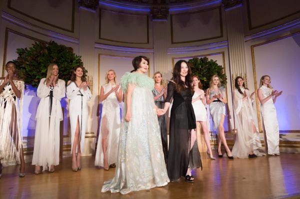 Grace Chen回归美国首秀 惊艳亮相2018中美时尚慈善夜