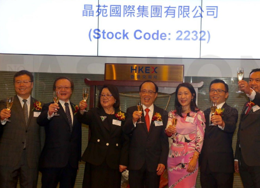 另眼看服装丨贵人鸟连续跌停、杉杉品牌香港上市、Prada元老出走