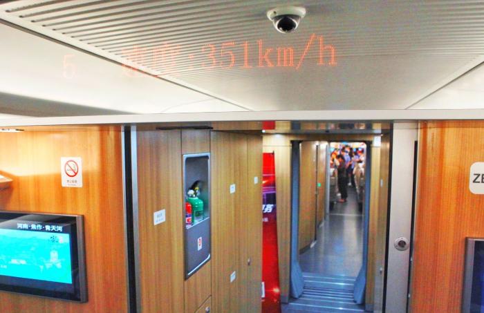 8月8日起京津城际铁路时速达350公里 运行时间缩短至半小时