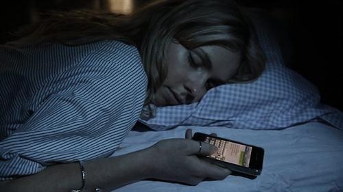 梦游短信会严重影响睡眠质量 与“科技共眠”并非好事