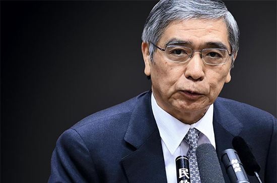 日本央行暂时维持大规模刺激计划，努力实现2％的通胀目标