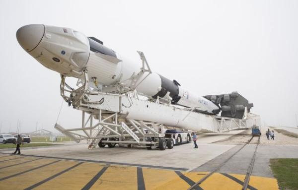 SpaceX首艘载人龙飞船亮相！将于明天进行历史性试验飞行