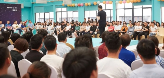 卓尚服饰 ▏最后一名不是失败，第二名才是！