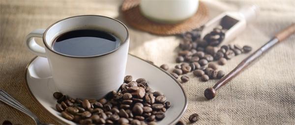 瑞幸咖啡上市首日一度大涨53% 巨亏38亿却成美股宠儿