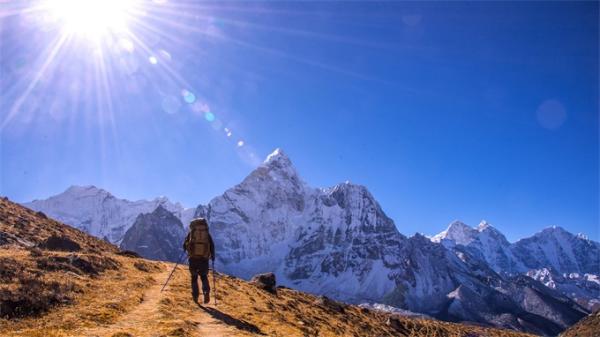 极限挑战！男子23次登顶珠峰成功 生活在珠峰周边地区是一名向导