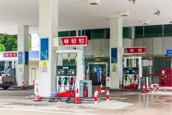 王传福：应逐步禁售燃油车，至2030年私家车实现电动化