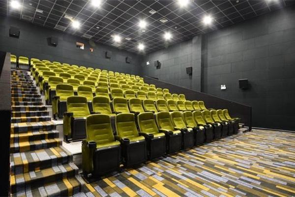 实惨！华谊兄弟半年亏损3. 79亿 上半年仅两部跨...