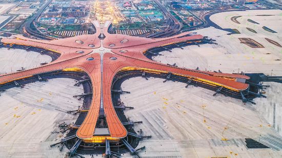 大兴机场首航 北京正式“飞”入双枢纽时代