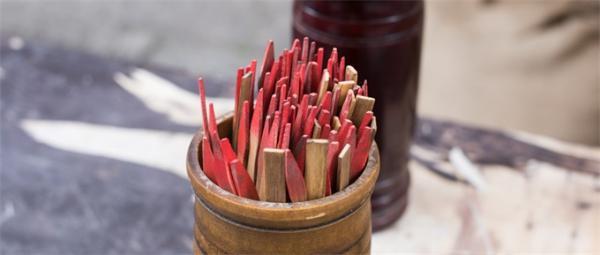 奇葩“AI算命”套路走红：瞎编生成结果 随机输出给用户