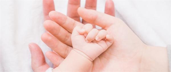芬兰小镇“抢人”大战：1欧元甩卖地皮 生孩子奖励1万欧元还有人送大礼包